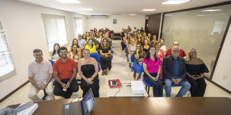 Saúde e CRO capacitam dentistas para uso da laserterapia na rede