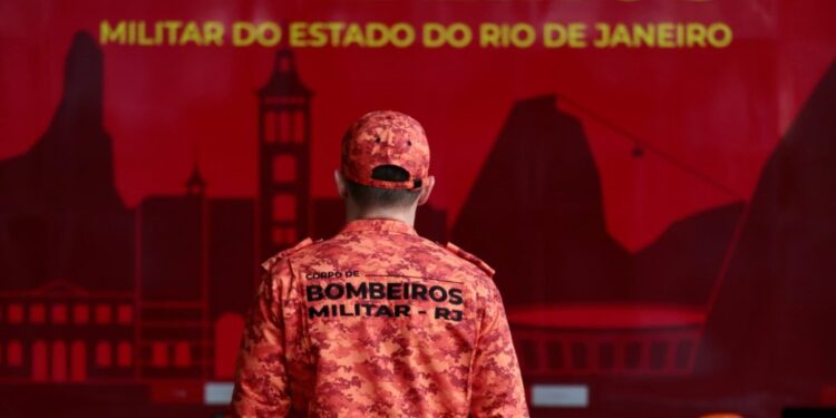 Corpo de Bombeiros RJ lança novo uniforme