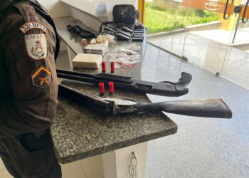 Dois homens são presos com armas e drogas em Conceição de Macabu