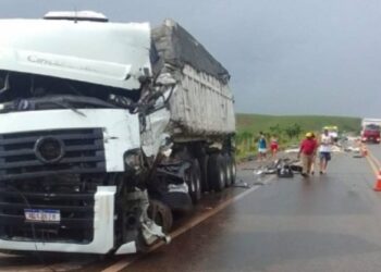 Duas pessoas ficam feridas em acidente na Rodovia BR-101, em Campos