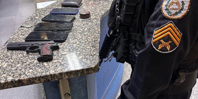 Adolescente é apreendido após assaltos no Cavaleiros, em Macaé