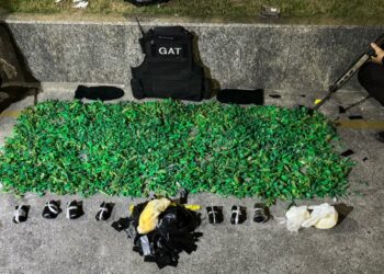 PM apreende mais de 4 mil sacolés de cocaína dentro de casa abandonada na Fronteira, em Macaé