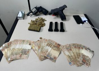 Ação conjunta do 32º BPM e 128ª DP prende foragido da Justiça com armas em pousada de Rio das Ostras