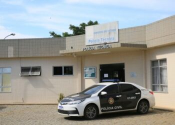 Pai e mãe são assassinados a tiros na presença do filho em Campos