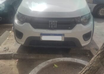 Padres de Campos são levados para a DP com carro clonado