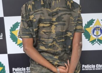 Polícia Civil de Macaé prende homem por tráfico de drogas e porte ilegal de arma de fogo em Unamar