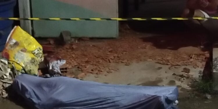 Homem morre após cair de laje de casa em Campos