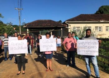 Funcionários do abrigo Rêgo Barros de Macabu fazem manifestação por salário atrasado e direitos trabalhistas