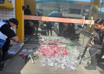 Foragido da Justiça e líder de facção em Macaé é preso; submetralhadora e drogas são apreendidas