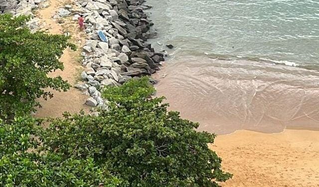 Praia de Imbetiba está imprópria para banho, diz INEA