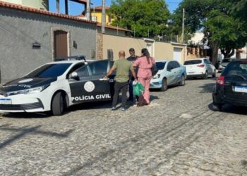 Falsa biomédica é detida em Cabo Frio; clínica é parcialmente interditada