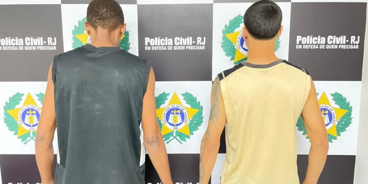 Polícia Civil de Macaé prende dois homens por tráfico de drogas na Comunidade da Linha