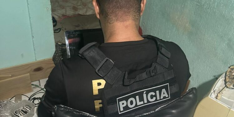 PF prende homem por armazenar arquivos com cenas de abuso sexual infantil, em Macaé