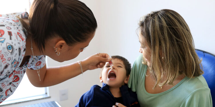 Vacinação contra poliomielite segue até 14 de junho