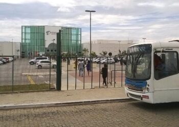 Três jovens são sequestrados na saída de shopping em Campos