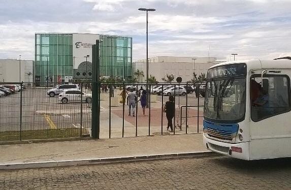 Três jovens são sequestrados na saída de shopping em Campos