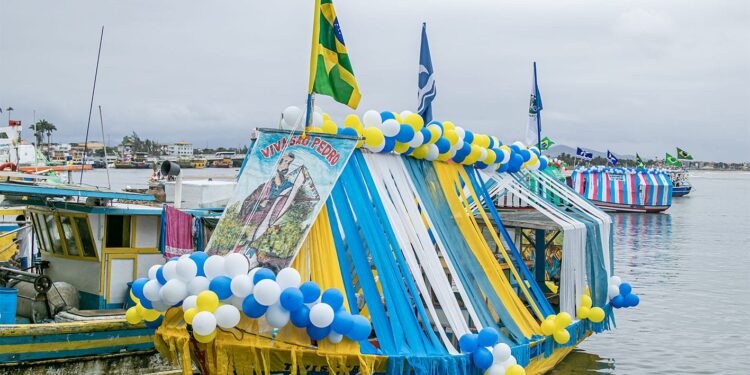 Procissão da Festa dos Pescadores emociona participantes