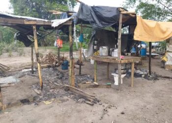 Homens armados colocam fogo em acampamento de famílias em Silva Jardim