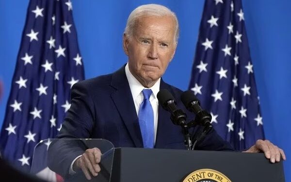 Biden desiste da candidatura a presidente dos EUA e anuncia apoio a Kamala Harris