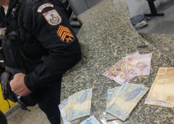 Policiais do 32° BPM prendem elemento que tentava furtar lojas no Shopping Plaza Rio das Ostras