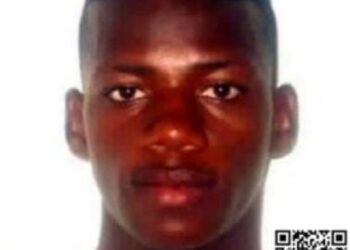 Disque Denúncia pede ajuda para capturar “Daniel Sequência”, suspeito de matar homem e atear fogo na casa