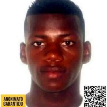 Disque Denúncia pede ajuda para capturar “Daniel Sequência”, suspeito de matar homem e atear fogo na casa