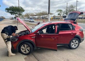 Homem é detido com carro roubado na BR-101, em Campos