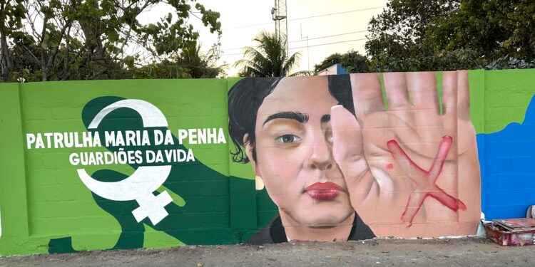 Muralismo transforma muro do 32º BPM de Macaé em homenagem à força da mulher