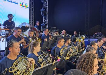 Orquestra de Sopros Nova Aurora se apresenta no aniversário de Macaé