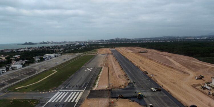 Construção da nova pista do Aeroporto de Macaé chega a 80%