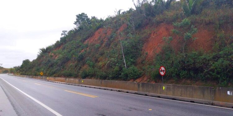 Iniciada a obra de recuperação de encosta na região de em Macaé