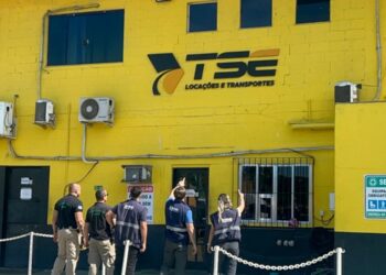 Empresa de transporte é fechada suspeita de usar licença falsa em Macaé