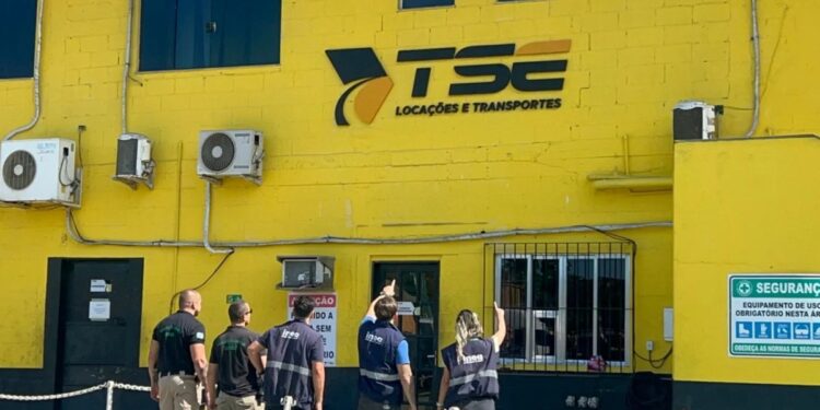 Empresa de transporte é fechada suspeita de usar licença falsa em Macaé