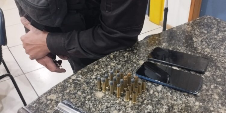 PM prende autores de disparos de arma de fogo na Barra do Furado, em Quissamã