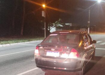 PM recupera veículo roubado, apreende revólver e prende dois indivíduos na na RJ106, entre Rio das Ostras e Macaé