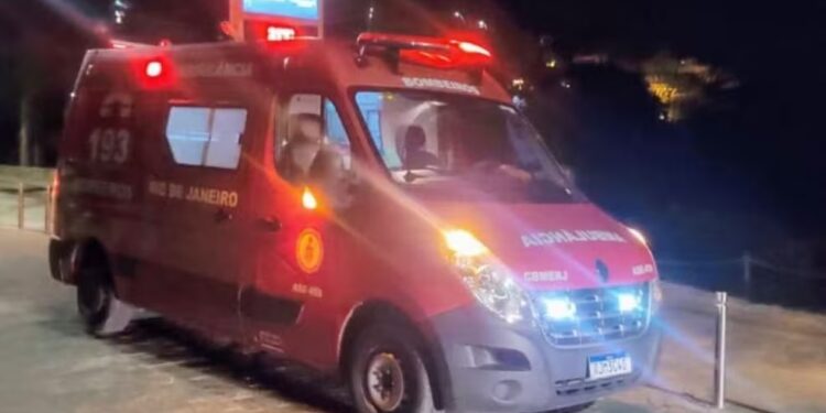 Homem de 68 anos morre afogado em Búzios após ser arrastado por onda durante pescaria