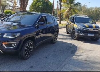 PRF recupera veículo clonado com registro de roubo em São Pedro da Aldeia