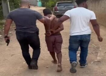 Polícia cumpre mandado contra homem acusado por tentativa de homicídio, em Campos