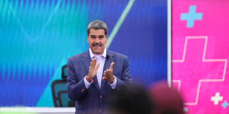 Nicolás Maduro decreta adiantamento do Natal na Venezuela para 1º de outubro