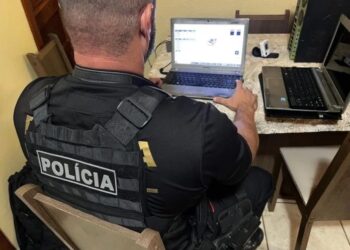 Homem é preso por armazenar conteúdo de pornografia infantil em Rio das Ostras