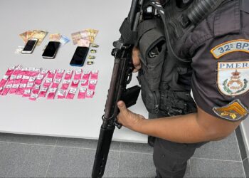 Polícias Militar e Civil apreendem drogas e prendem três criminosos em ação conjunta no Lagomar, em Macaé