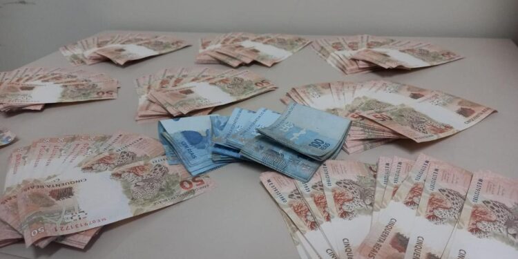 PF apreende cerca de R$ 50 mil, em Macaé