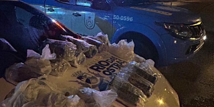 Homem é preso transportando drogas em carro da Prefeitura de Rio das Ostras