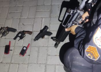 PM desarticula esconderijo de facção após troca de tiros com criminosos em Casimiro de Abreu