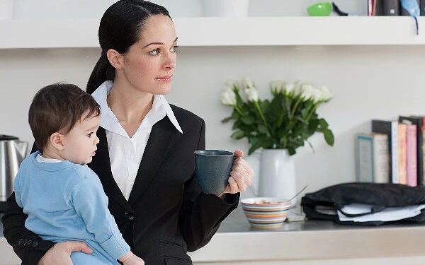 Pela 1ª vez, há mais mulheres no comando da casa do que como esposa do responsável, diz Censo