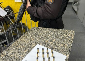 PM realiza prisão por porte ilegal e apreende um revólver em Conceição de Macabu