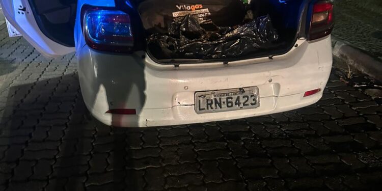 Policiais do 32° BPM em operação conjunta com a PRF apreendem farta quantidade de material entorpecente