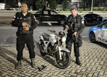 PM prende um homem e a apreende dois adolescentes, por furto de moto, em Rio das Ostras
