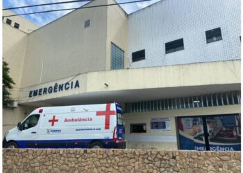 Mulher é esfaqueada na Tapera e ex-marido foge após o crime