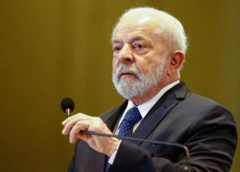 Lula é operado às pressas em São Paulo após sentir dor na cabeça